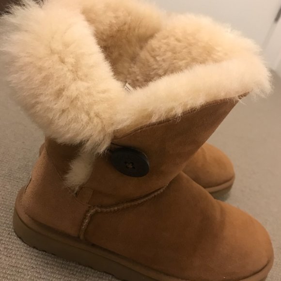 UGG Bailey Button Boot - Picture 3 of 9